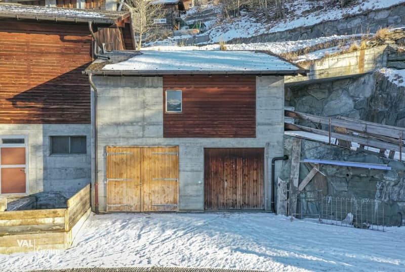 Stable, barn, and garage in a beautiful location (2)