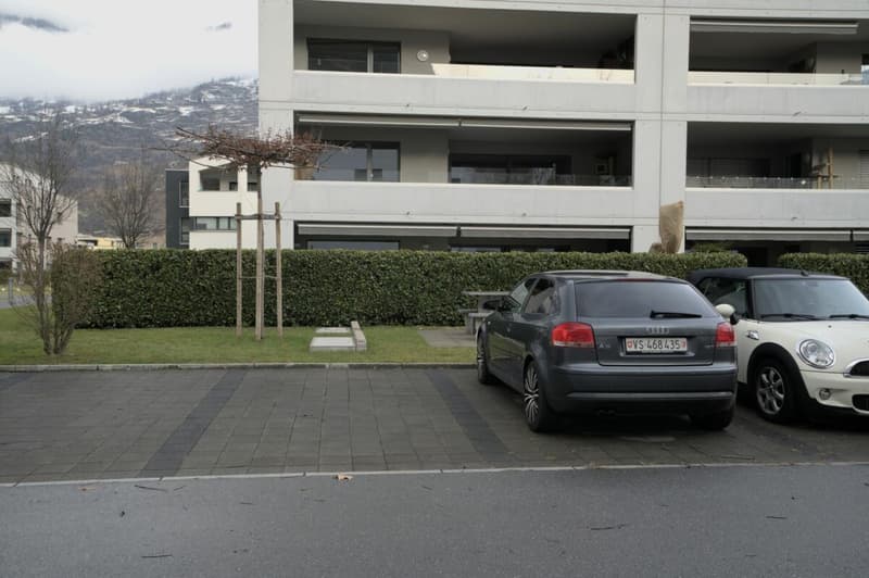 Parcheggio esterno in affitto in posizione centrale / Visp West (2)