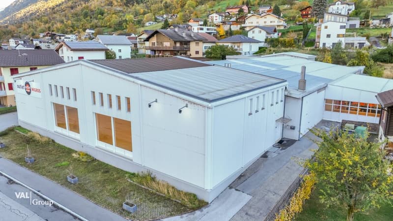 Vaste hale commerciale à Eyholz - polyvalente et idéalement connectée (2)