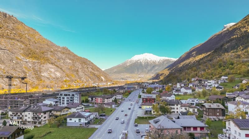 Vaste hale commerciale à Eyholz - polyvalente et idéalement connectée (9)