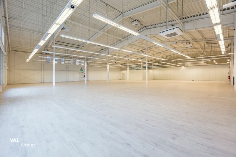 Vaste hale commerciale à Eyholz - polyvalente et idéalement connectée (8)