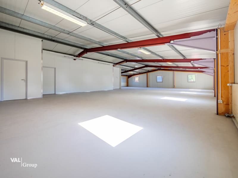 Modern commercial hall with attractive yield (9)