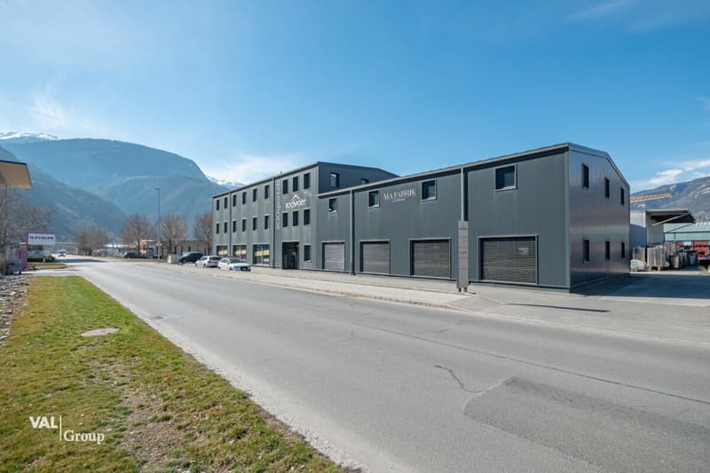 Modern commercial hall with attractive yield (12)