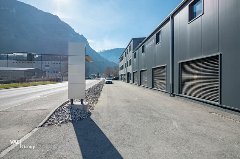 Modern commercial hall with attractive yield (11)
