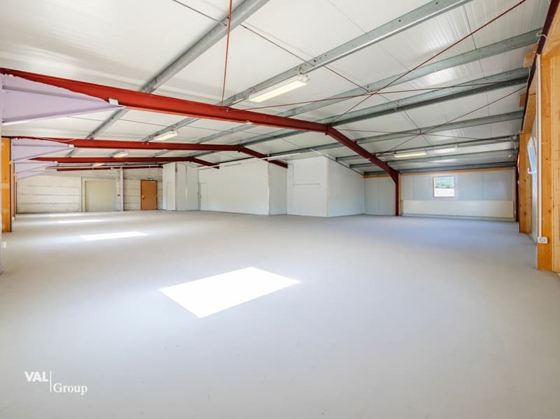 Modern commercial hall with attractive yield (10)