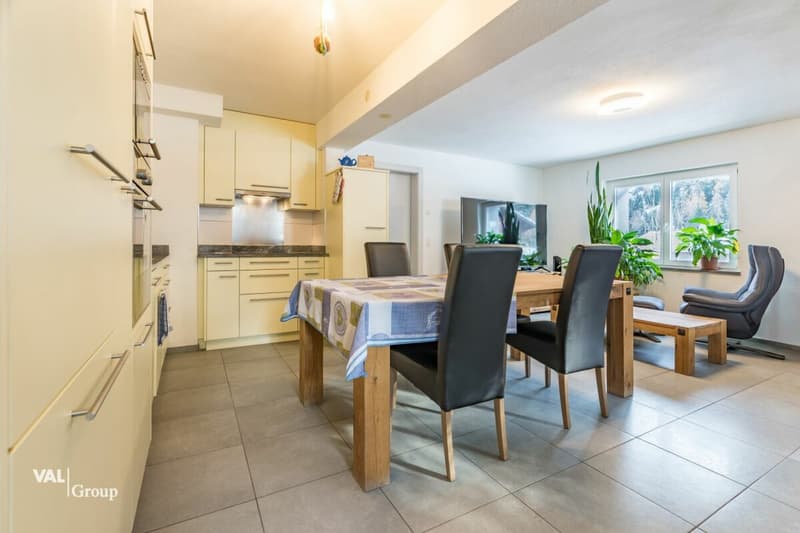 Spacious house with two units and building land (18)