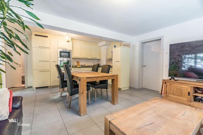 Spacious house with two units and building land (19)