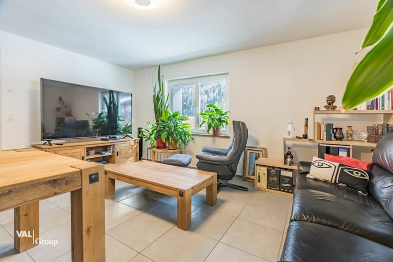 Spacious house with two units and building land (17)
