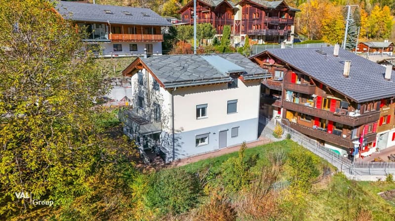 grosszügiges Haus mit zwei Einheiten und Baulandparzelle (3)