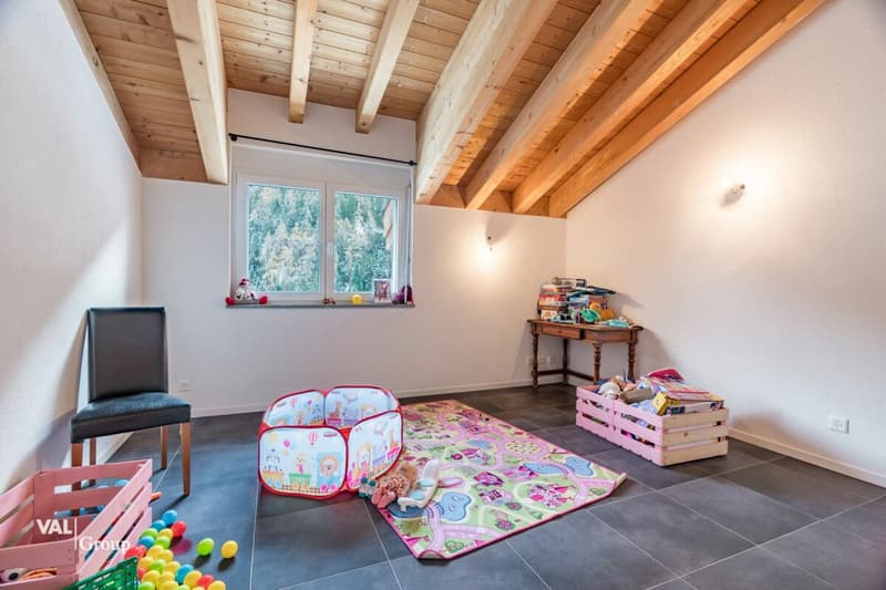Spacious house with two units and building land (14)
