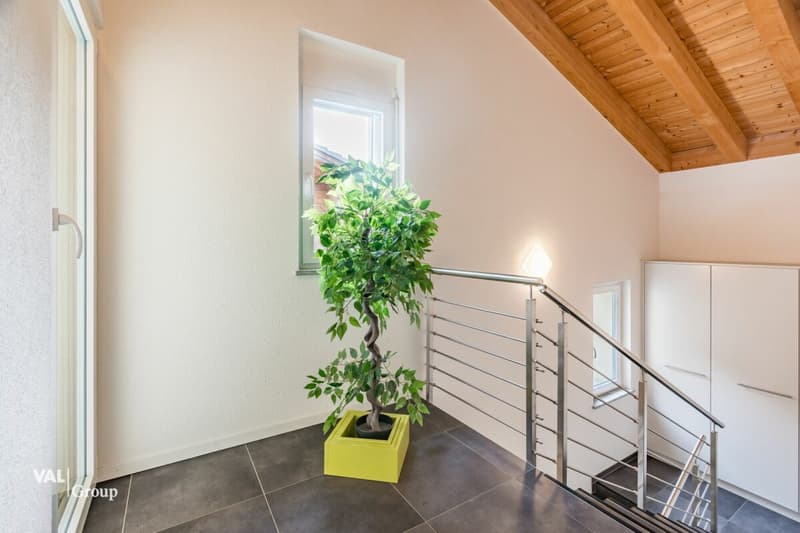 grosszügiges Haus mit zwei Einheiten und Baulandparzelle (10)