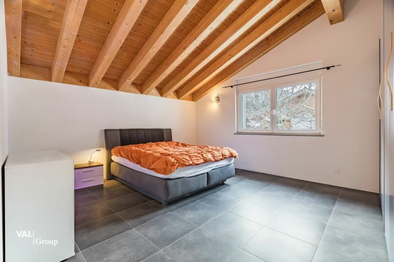 Spacious house with two units and building land (12)