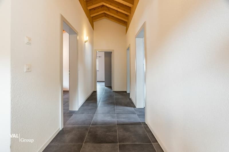 Spacious house with two units and building land (11)