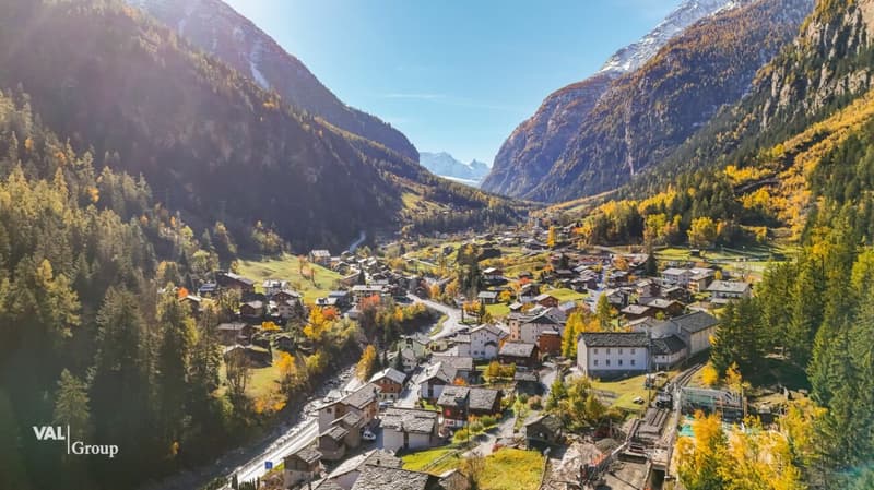 grosszügiges Haus mit zwei Einheiten und Baulandparzelle (28)