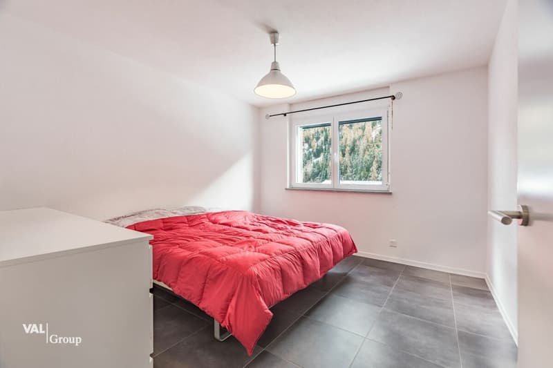 Spacious house with two units and building land (6)