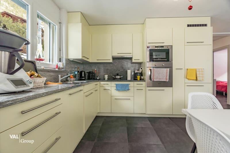 Spacious house with two units and building land (5)