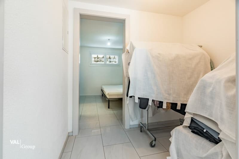 Spacious house with two units and building land (24)
