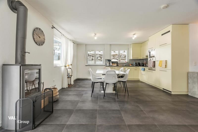 grosszügiges Haus mit zwei Einheiten und Baulandparzelle (1)