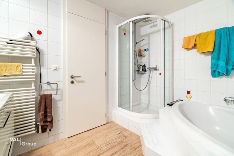 Exclusive 5.5-room terrace apartment with lift directly into the apartment - privileged view location in Visp (11)
