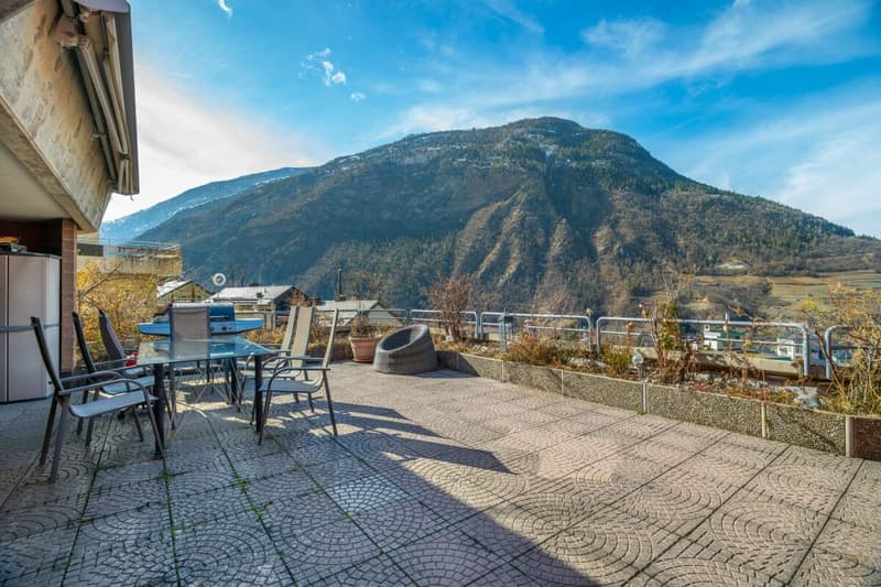 Exclusive 5.5-room terrace apartment with lift directly into the apartment - privileged view location in Visp (16)