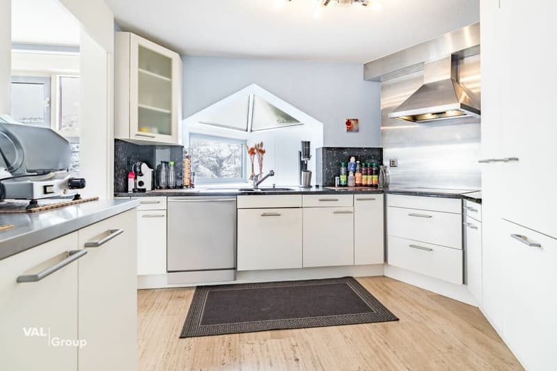 Exclusive 5.5-room terrace apartment with lift directly into the apartment - privileged view location in Visp (3)