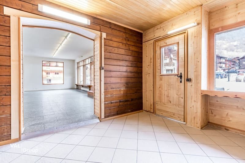 Commercial premises to renovate with potential for creating housing (4)