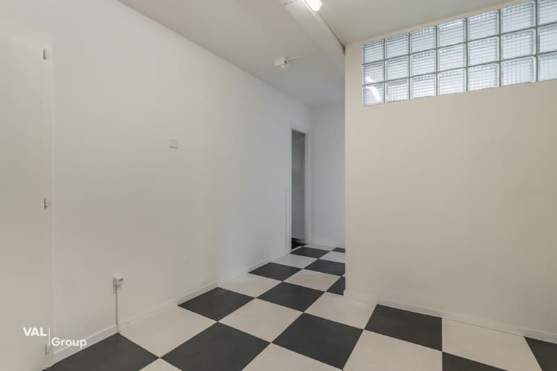 Laden- & Bürofläche am Stadtplatz Brig - 2 Etagen, Schaufenster, klimatisiert (13)