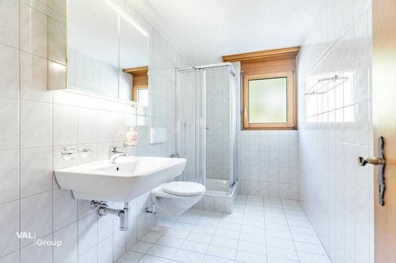 Elegantly renovated 4.5-room apartment in a quiet location in Raron (8)