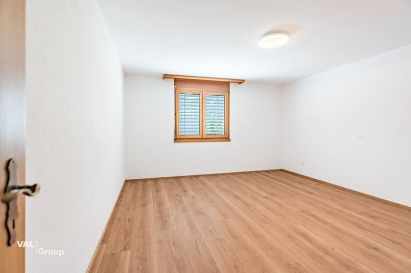 Elegantly renovated 4.5-room apartment in a quiet location in Raron (6)