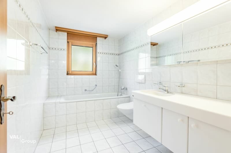 Elegantly renovated 4.5-room apartment in a quiet location in Raron (9)