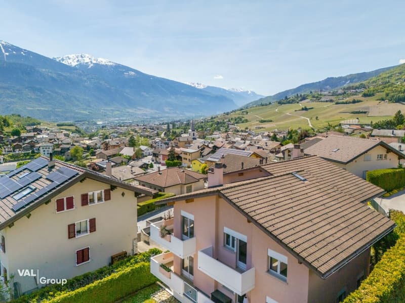 View of the summits and the charm of the village (1)