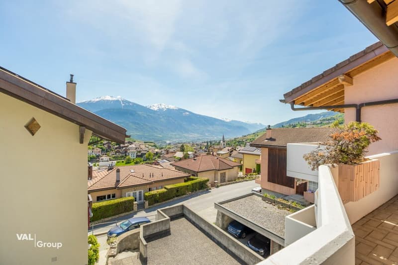 View of the summits and the charm of the village (11)