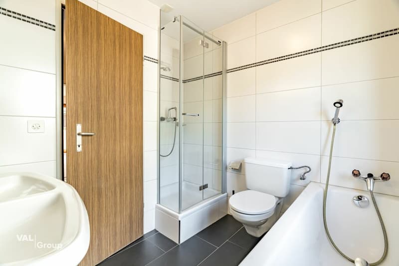 Spacious living in a central location in Brig-Glis - with balcony on all sides (13)