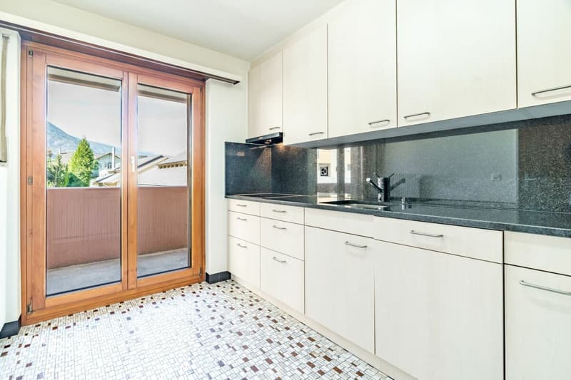 Spacious living in a central location in Brig-Glis - with balcony on all sides (3)