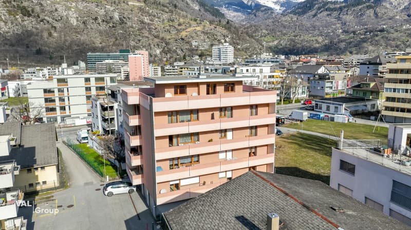 Spacious living in a central location in Brig-Glis - with balcony on all sides (1)