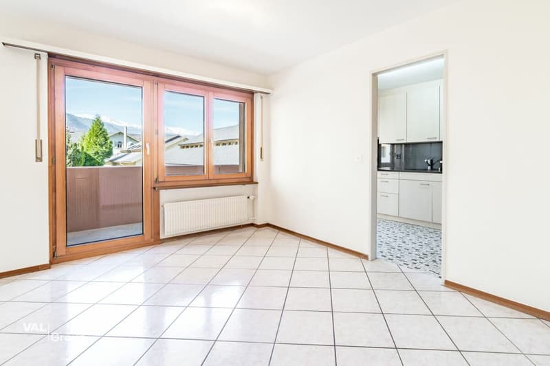 Spacious living in a central location in Brig-Glis - with balcony on all sides (5)