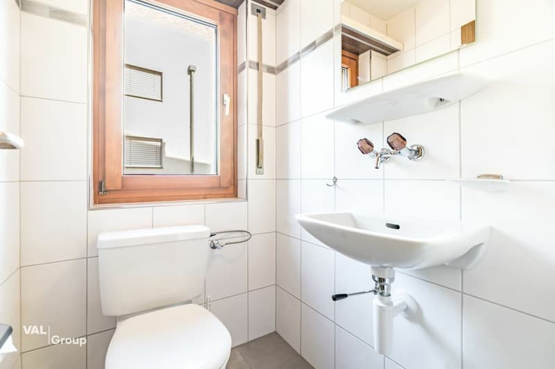 Spacious living in a central location in Brig-Glis - with balcony on all sides (14)