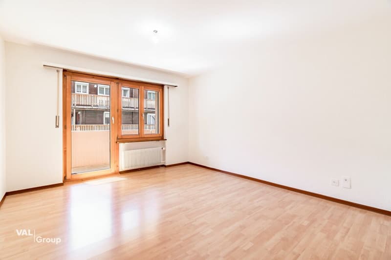 Spacious living in a central location in Brig-Glis - with balcony on all sides (8)