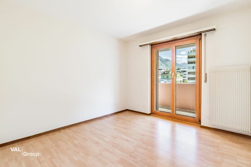 Spacious living in a central location in Brig-Glis - with balcony on all sides (11)