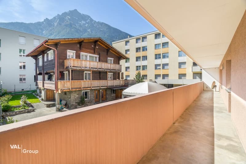 Spacious living in a central location in Brig-Glis - with balcony on all sides (15)