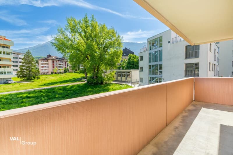 Spacious living in a central location in Brig-Glis - with balcony on all sides (17)
