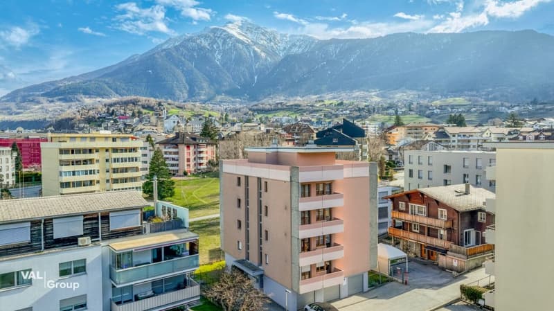 Spacious living in a central location in Brig-Glis - with balcony on all sides (2)