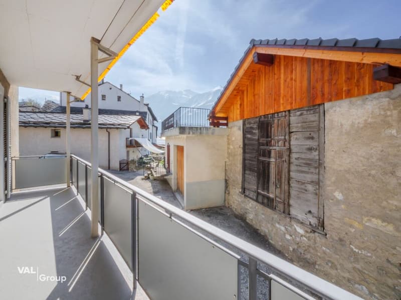 Renovated 4.5-room old building apartment with charm and beautiful garden (11)