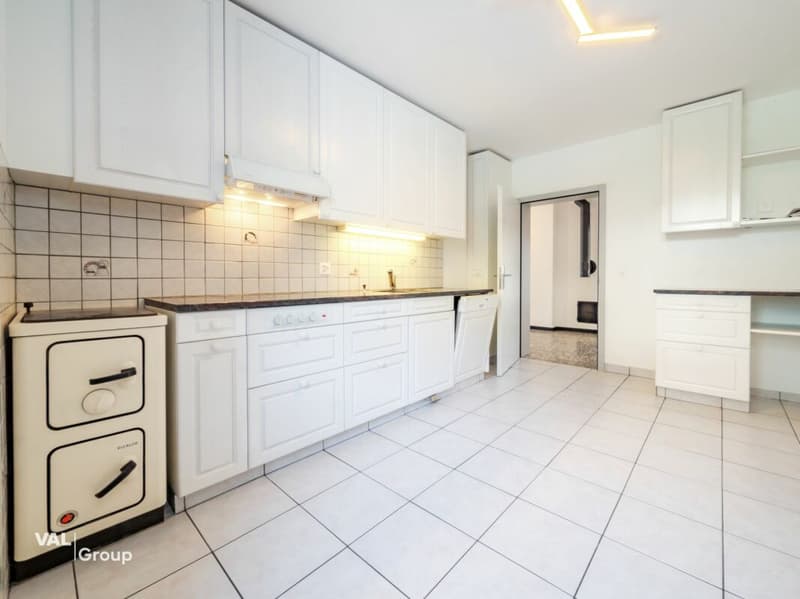 Renovated 4.5-room old building apartment with charm and beautiful garden (3)