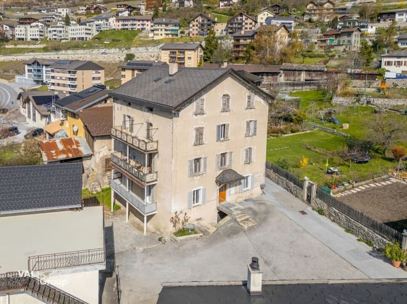 Renovated 4.5-room old building apartment with charm and beautiful garden (16)