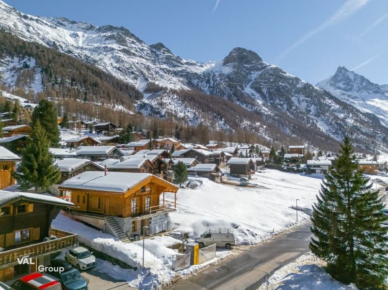 Charming chalet with alpine elegance in a breathtaking setting (10)