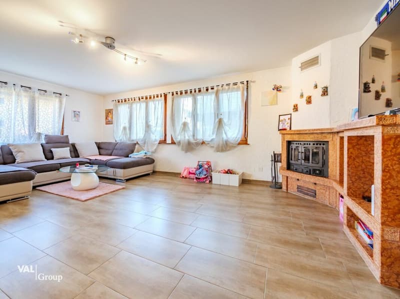 Magnificent villa with garden, offering an ideal configuration for two units (4)