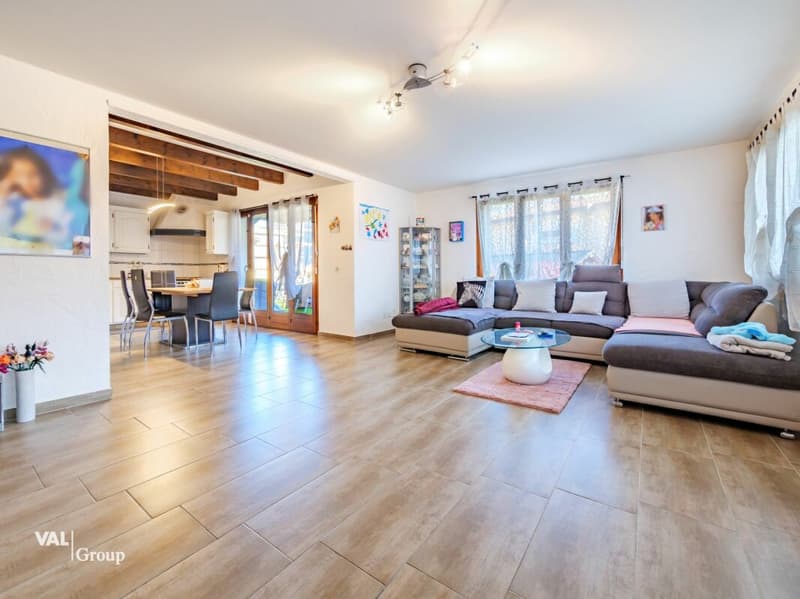 Magnificent villa with garden, offering an ideal configuration for two units (3)