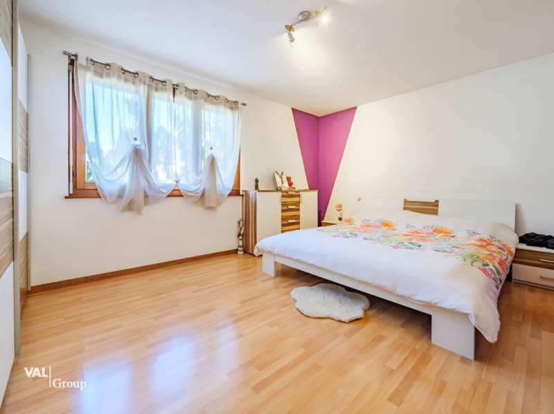 Magnificent villa with garden, offering an ideal configuration for two units (7)