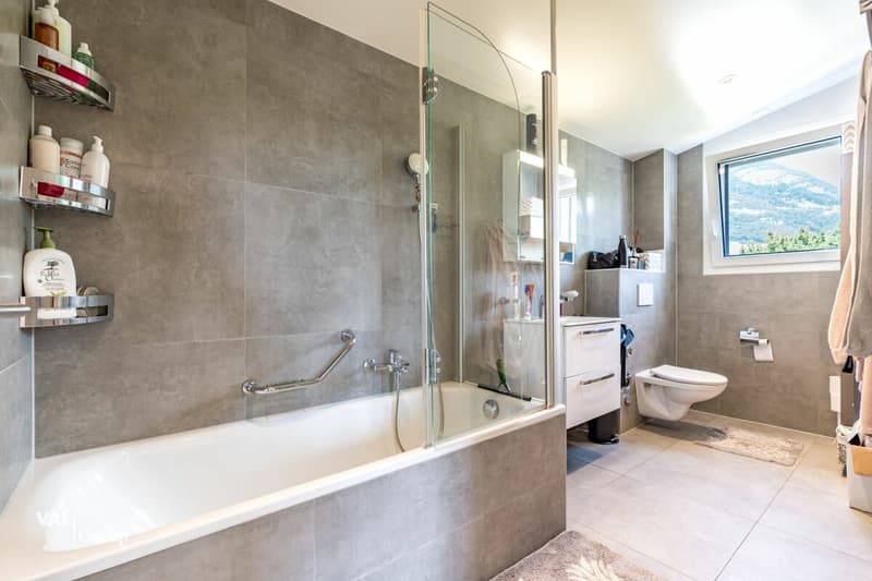 Magnificent duplex 4.5 rooms with garden, terraces and underground parking space included (10)